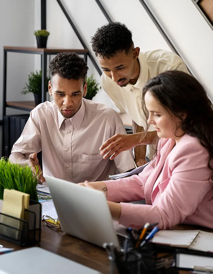 A team collaborating in the office, reflecting the culture and people systems Fincom Insights helps build